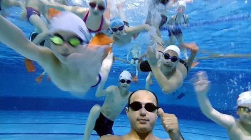 Su Altında &Ouml;ğrencilerle Selfie