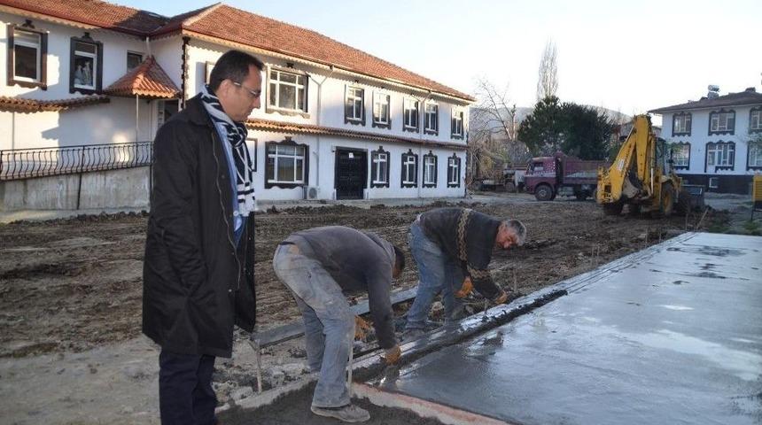 Ala&ccedil;am H&uuml;k&uuml;met Konağına &Ccedil;evre D&uuml;zenlemesi