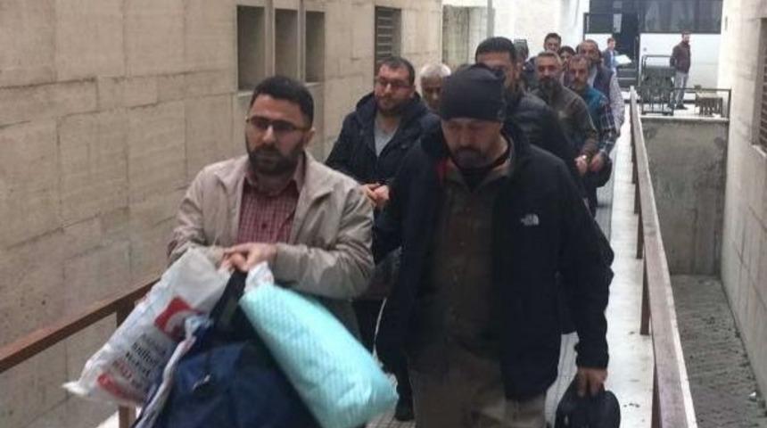 Bursa&rsquo;Da Fet&ouml;&rsquo;Den G&ouml;zaltına Alınan 10 Eski Gelir Uzmanı Ve Yardımcısı Adliyede