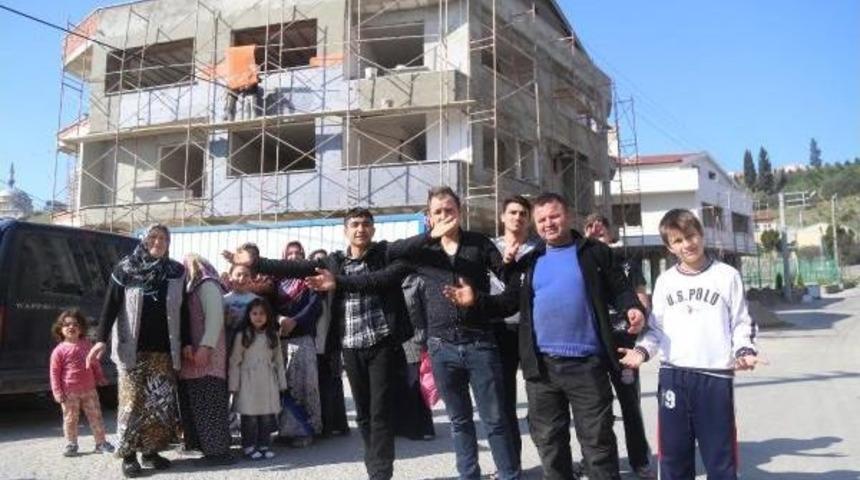 İnşaatın I&ccedil;inde Kalan Telefon Kablolarını Kesince Mahallenin Iletişimi Kesildi