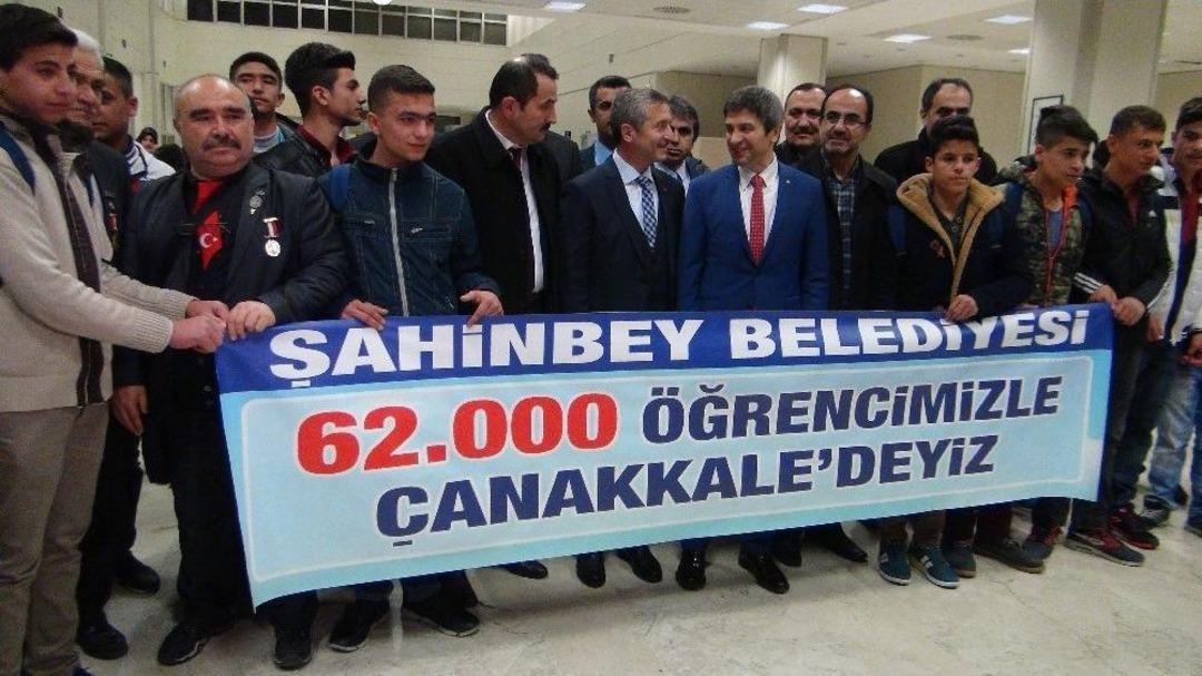 183 &Ouml;ğrenci Karanfillerle &Ccedil;anakkale&rsquo;ye Uğurlandı