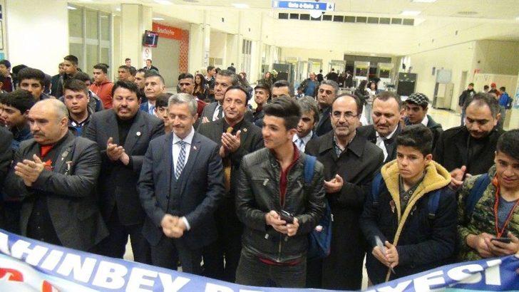 183 Öğrenci Karanfillerle Çanakkale’ye Uğurlandı G2