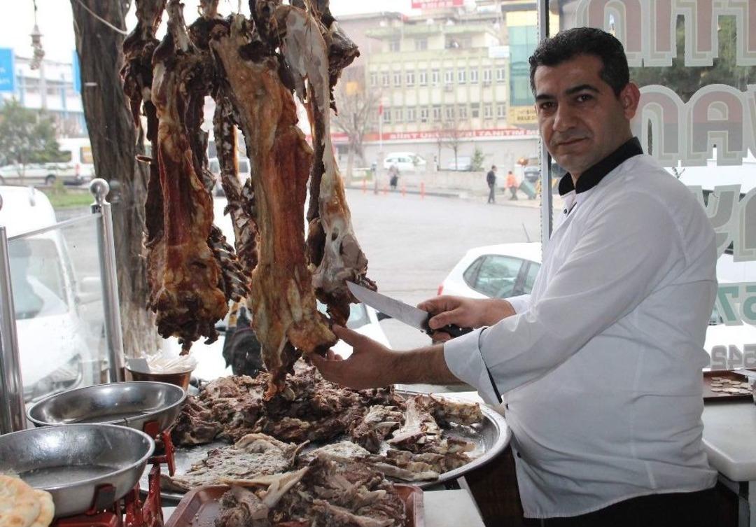 Siirt&rsquo;te Bir Asırdır Vazge&ccedil;ilmeyen Lezzet: B&uuml;ryan Kebabı