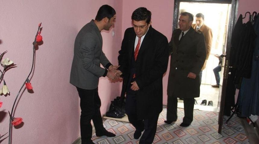 Kaymakam &Ouml;zt&uuml;rk&rsquo;ten Şehit Ailesine Ziyaret