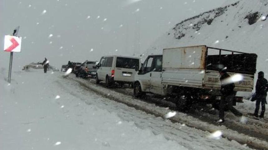 Karda Mahsur Kalanları Mehmet&ccedil;ik Kurtardı