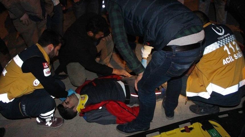 Motosiklet &Ccedil;&ouml;p Konteynerine &Ccedil;arptı: 1 Yaralı