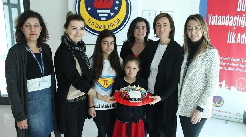 Miniklerden Pi G&uuml;n&uuml;ne Matematik Şenliği Havasında Kutlama
