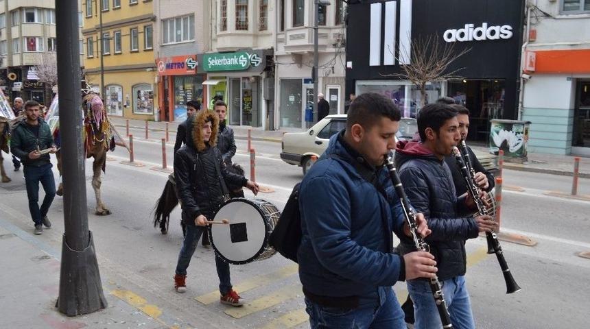 Bandırmalılar Sabaha Develerle Uyandı