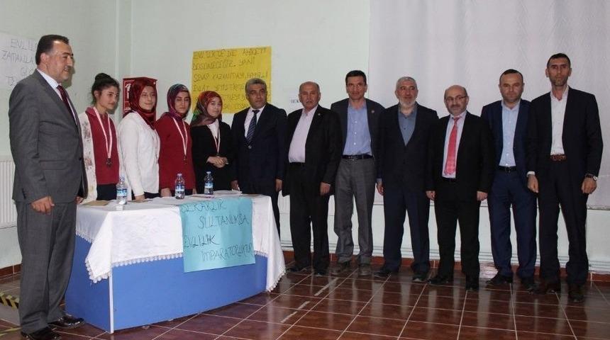 Lisede M&uuml;nazara Finali