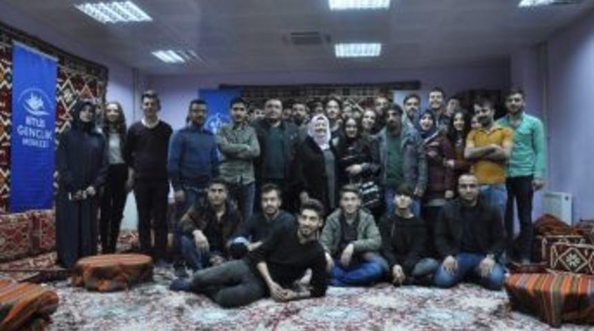 Başkan Aksoy&rsquo;un Eşinden Tiyatro Grubuna Ziyaret