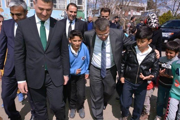 Viranşehir Kaymakamı Ömer Çimşit Hürriyet İlkokulu Kermez Açılışına Katıldı G3