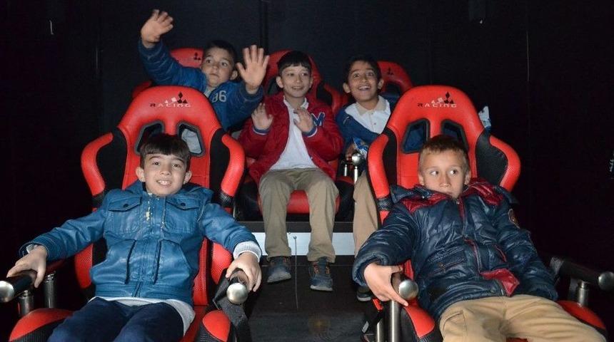 Orman İşletme&rsquo;den Vatandaşlara Fidan Dağıtımı