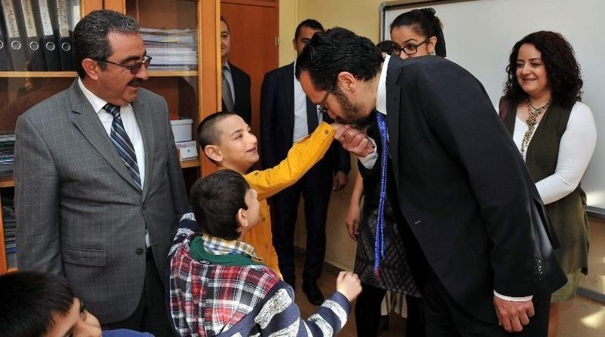 Cavit Bırcan, &Ouml;zel &Ouml;ğrencileri Ziyaret Etti