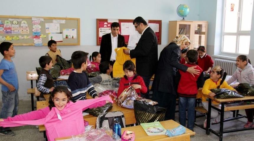 Minik &Ouml;ğrencileri Sevindirdiler