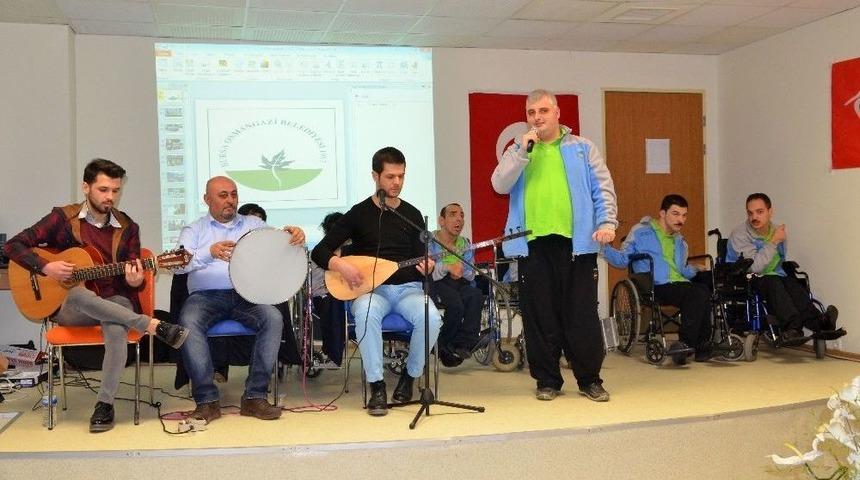 Engellilerden Huzurevi Sakinlerine &Ouml;zel Konser