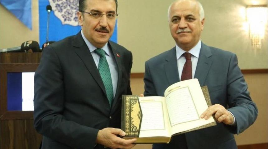 Bakan T&uuml;fenkci, &lsquo;hediyem Kur&rsquo;an Olsun&rsquo; Kampanyasının Tanıtım Toplantısına Katıldı