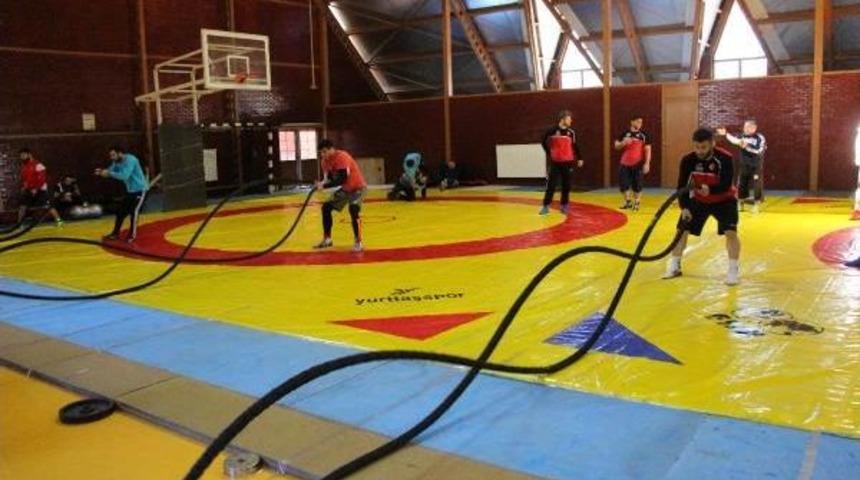 Grekoromen G&uuml;reş Milli Takımı Bolu'da Kampa Girdi