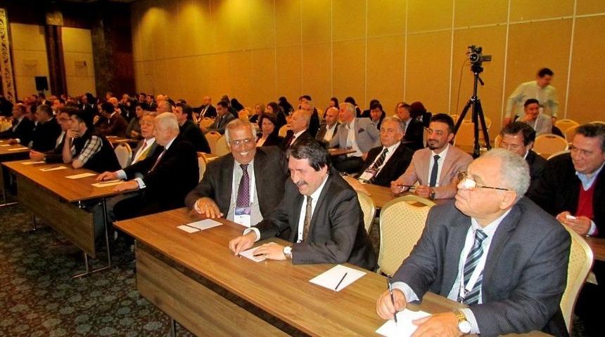 D&uuml;nyanın &Ouml;nde Gelen Kalp Uzmanları &Ccedil;eşme&rsquo;de Toplandı