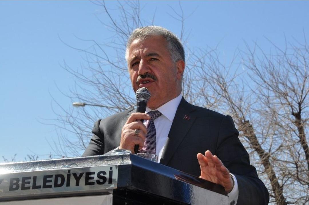 Bakan Ahmet Arslan Kars&rsquo;ta