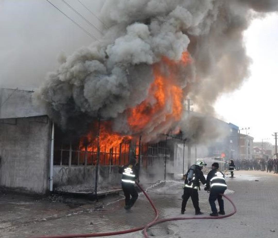 İneg&ouml;l&rsquo;De Koltuk Fabrikası Yangından K&uuml;le D&ouml;nd&uuml;- Ek Fotoğraflar