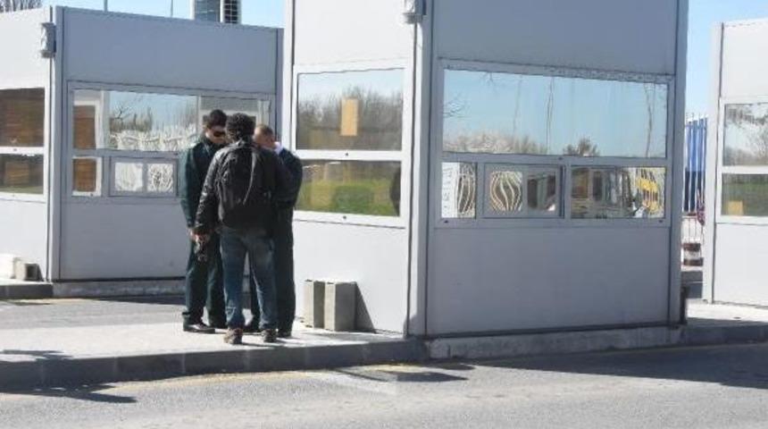 Bulgaristan'daki Se&ccedil;ime Giden Soydaşlara Protestocu Engeli