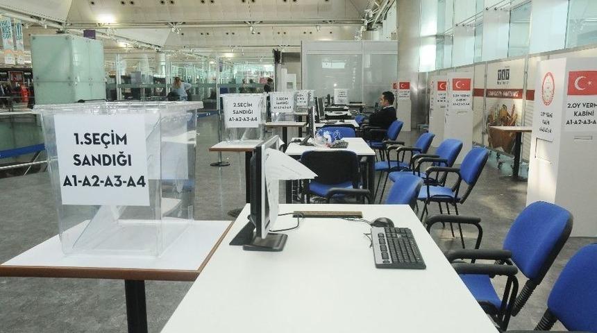 Havalimanı&rsquo;na Oy Sandıkları Kondu