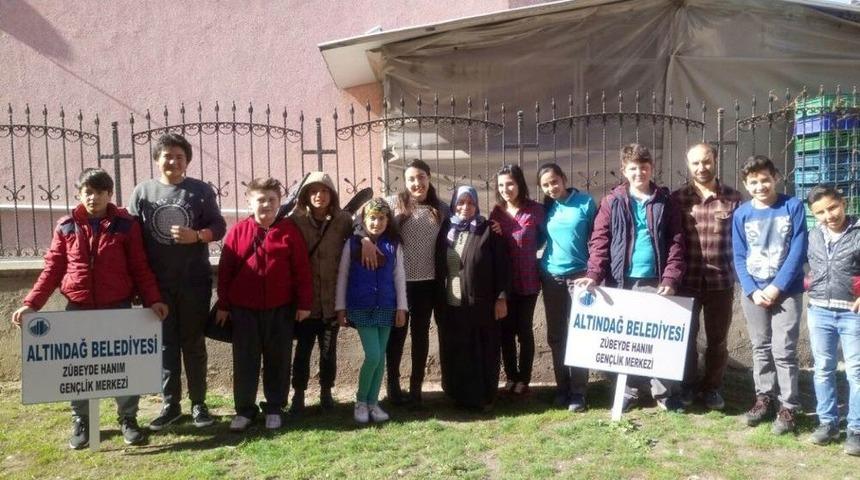 Altındağlı &Ccedil;ocuklar &rsquo;yaşlılar Haftası&rsquo;&rsquo;nda El &Ouml;pt&uuml;