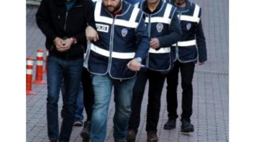 &Ouml;ğrencilerden &lsquo;şarjım Bitti&rsquo; Bahanesiyle Telefon Gasp Eden 5 Kişi Yakalandı