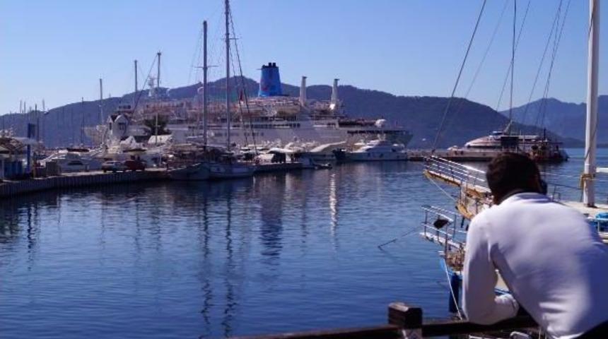 Marmaris'e Yılın Ilk Yolcu Gemisi Limana Yanaştı