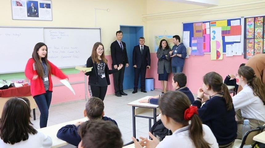 İhlas Koleji &Ouml;ğrencileri İngilizce &Ouml;ğretti