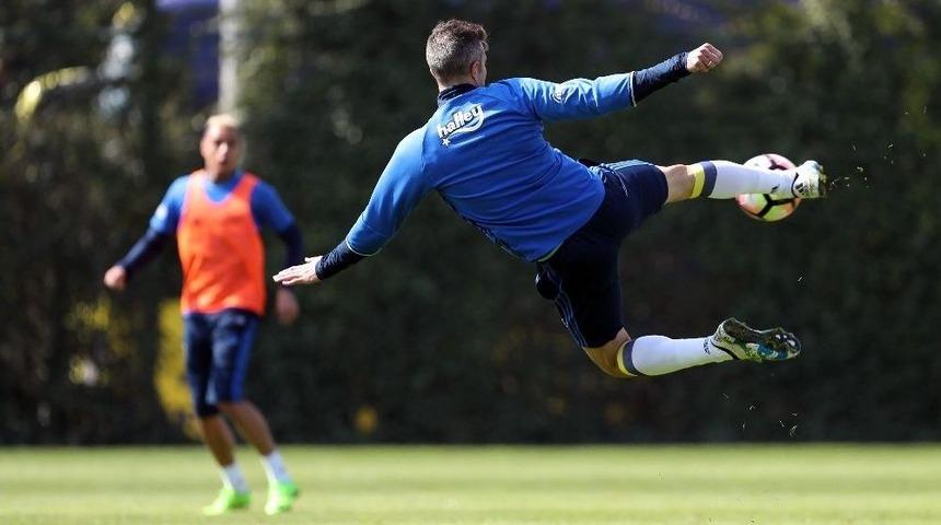 Fenerbah&ccedil;e, Karab&uuml;kspor Ma&ccedil;ı Hazırlıklarını S&uuml;rd&uuml;rd&uuml;