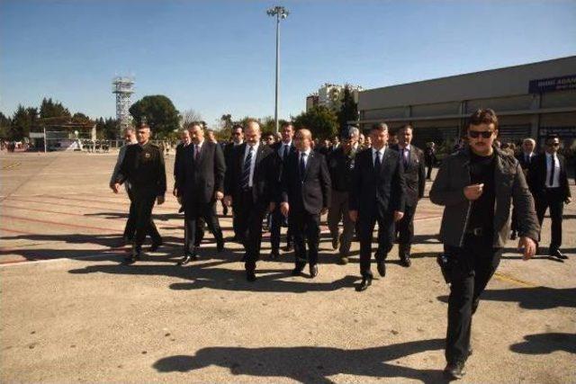 Bakanı Soylu, Havaalanında Şehit Cenazesine Katıldı