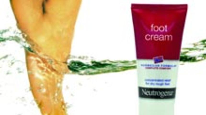 &Ccedil;atlayan Ayaklara Nemlendiren Bakım