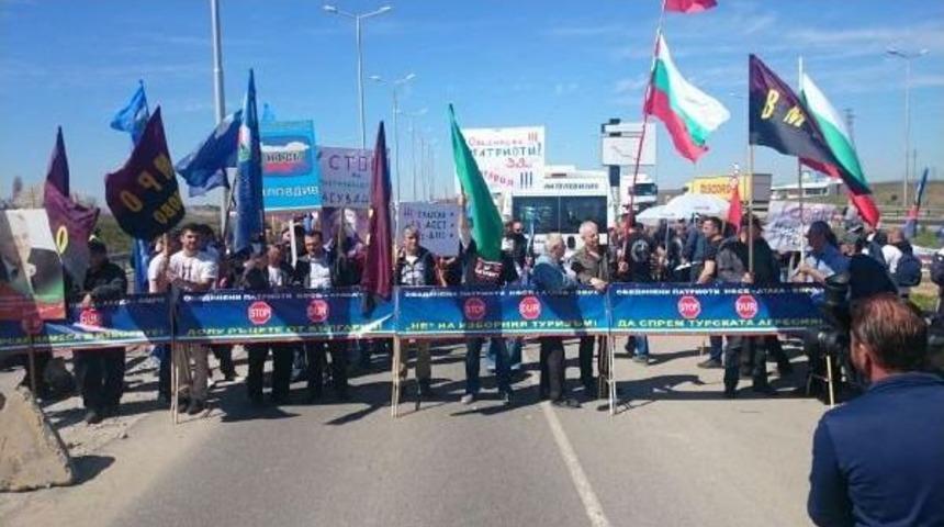 Bulgaristan'daki Se&ccedil;ime Giden Soydaşlara Protestocu Engeli (2)