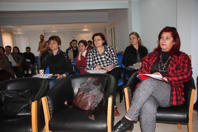 Bilecikli Eczacılara Smart Ve Akıllı Eczane Modeli Projesi Semineri Verildi