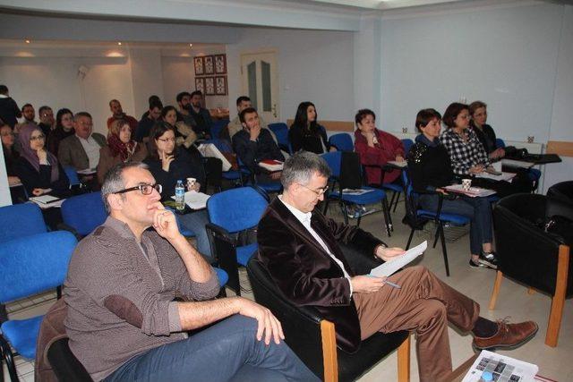 Bilecikli Eczacılara Smart Ve Akıllı Eczane Modeli Projesi Semineri Verildi