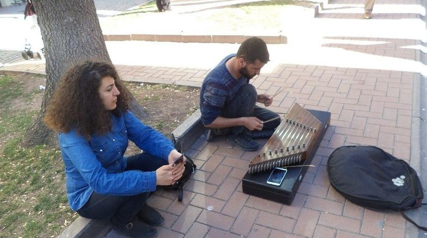 Yediler&rsquo;de Bu Kez De &rsquo;santur&rsquo; Sesleri Y&uuml;kseldi