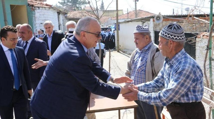 Başkan Erg&uuml;n, Soma&rsquo;da Vatandaşları Dinledi