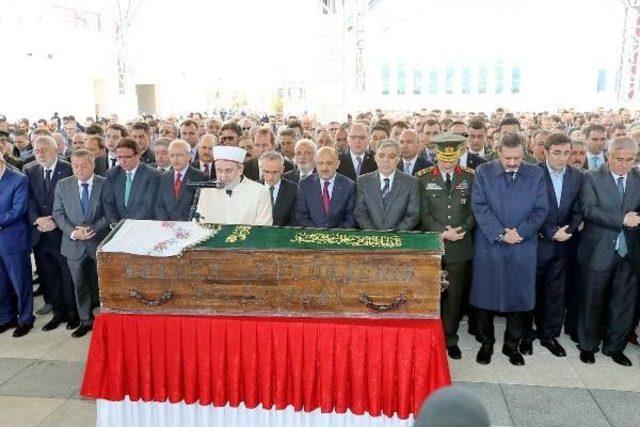 Tobb Başkanı Hisarcıklıoğlu'nun Annesi Solmaz Hisarcıklıoğlu, Son Yolculuğuna Uğurlandı