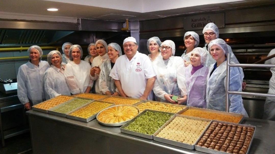 Konsolos Eşleri Baklava A&ccedil;tı