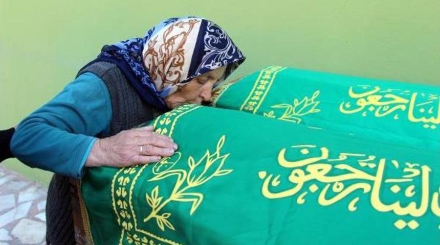 Libya'da Batan Gemide &Ouml;len 2 Kardeş Yan Yana Toprağa Verildi