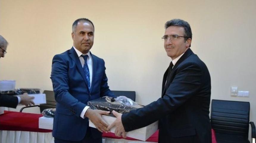 24 Okula 24 Laptop Hediye