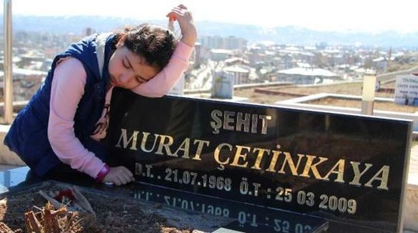 Helikopter Kazasında &Ouml;lenler Mezarları Başında Anıldı