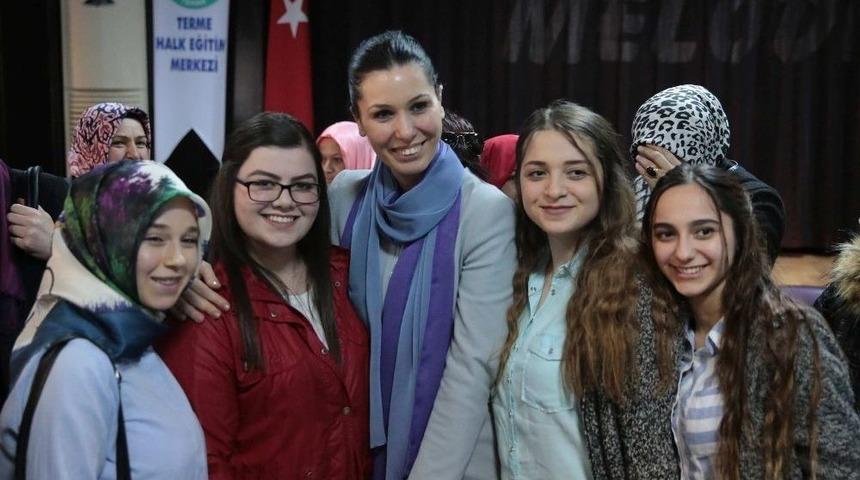 Karaaslan: &ldquo;referandumda Kadınlara B&uuml;y&uuml;k İş D&uuml;ş&uuml;yor&rdquo;