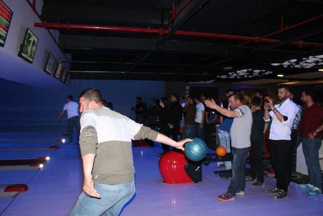 Uedaş Çalışanları Bowling Turnuvasında Stres Attı