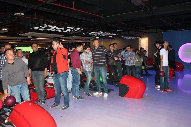 Uedaş Çalışanları Bowling Turnuvasında Stres Attı