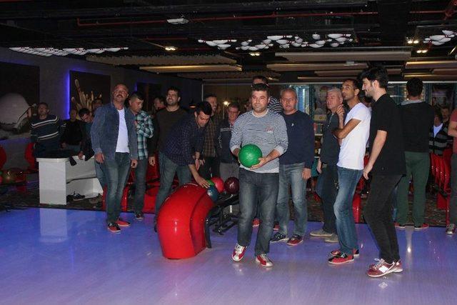 Uedaş Çalışanları Bowling Turnuvasında Stres Attı