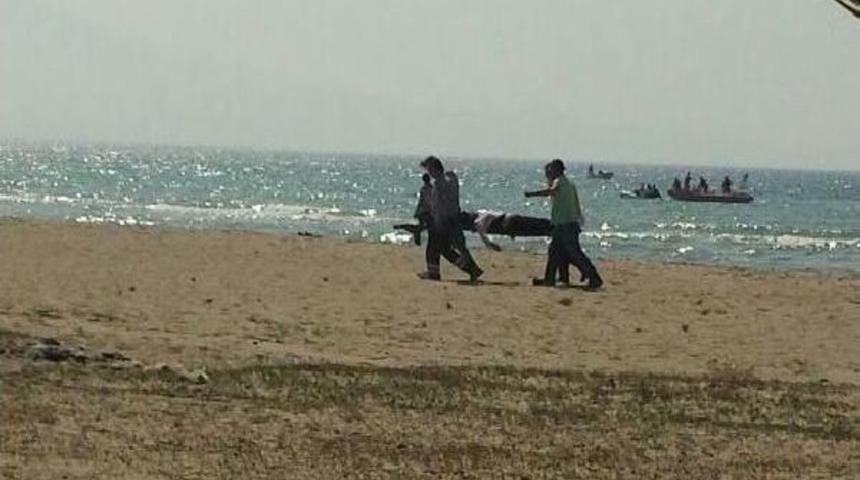 Kuşadası'nda Bot Faciası: 12 Ka&ccedil;ak &Ouml;ld&uuml;, 3 Kayıp (2) - Yeniden