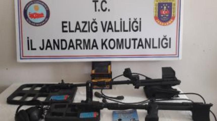 Defineciler Dedektör İle Yakalandı