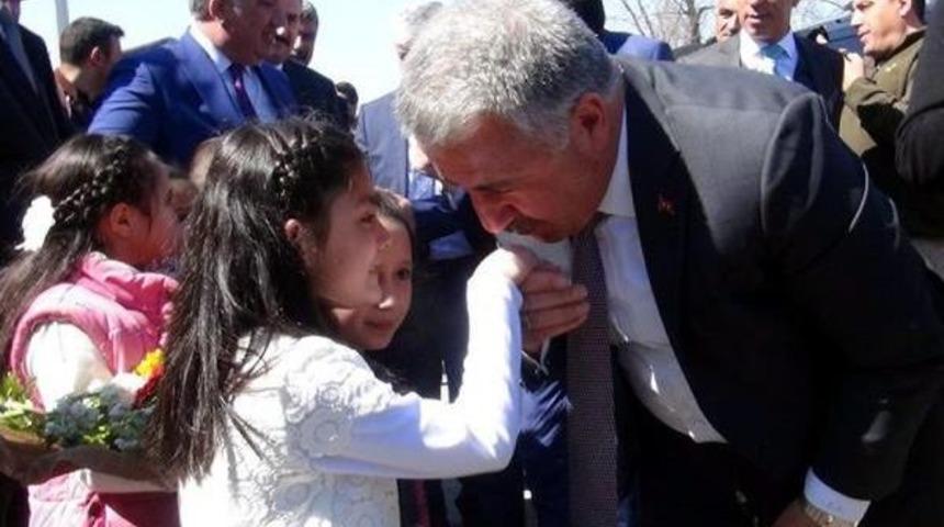 Bakan Arslan'dan Fıkralı Miting